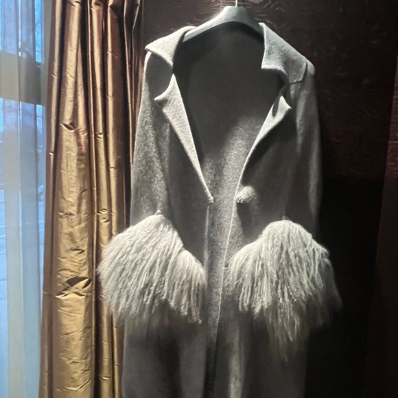 Grey jacket cashmere detachable pocket with fur. New. Size 6 - Picture 2 of 5